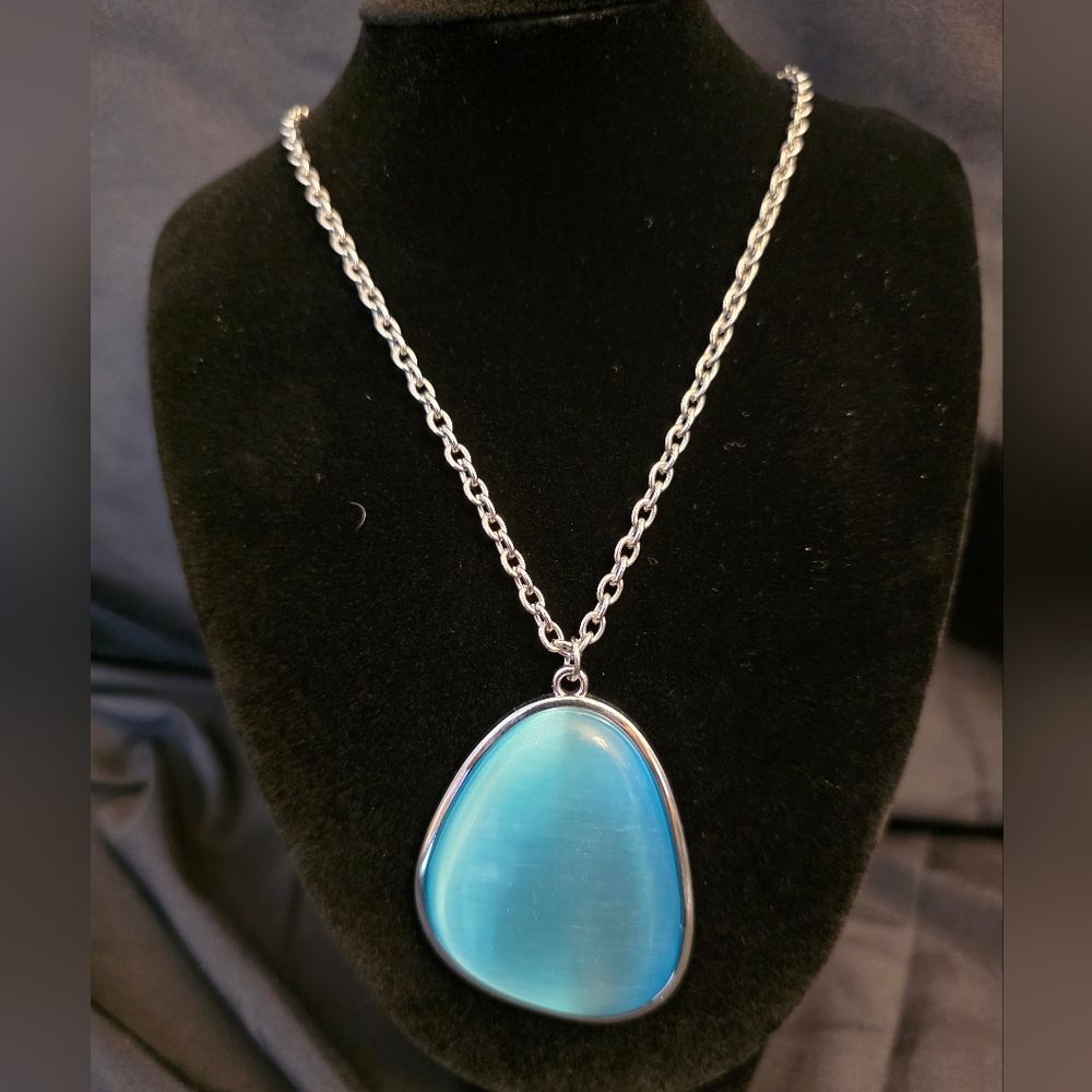 Paparazzi “Ethereal Experience” Blue Cat’s Eye Necklace – Silver Tone